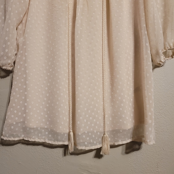 F21 Lace Textured Tunic Cream Colored - Picture 3 of 9